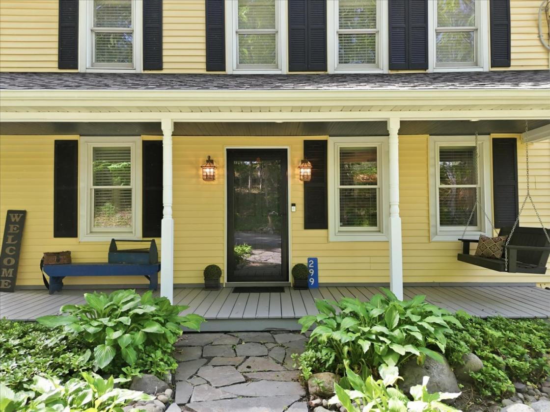 Estate with Bank Barn and Large, Updated Home - photo 6