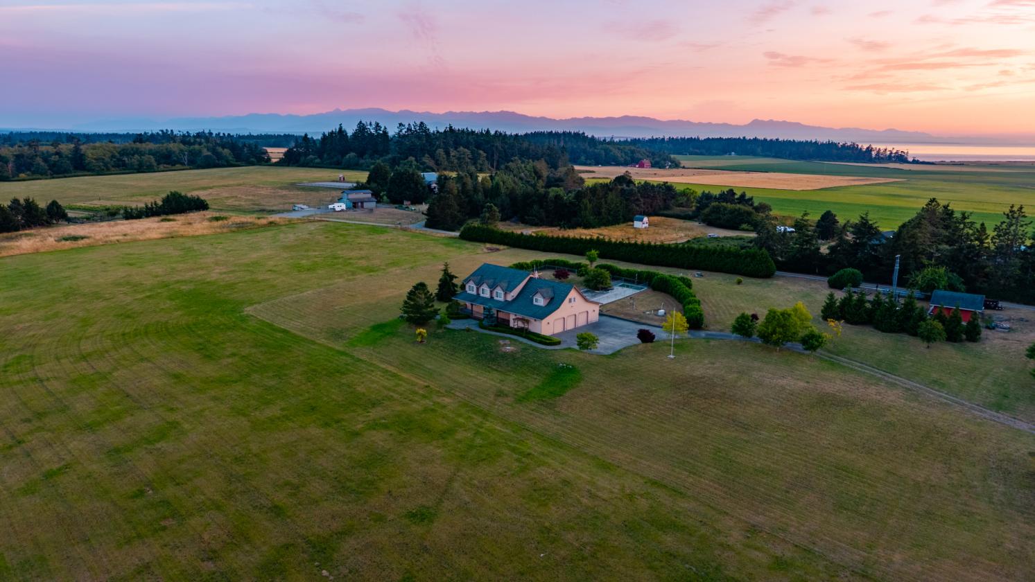 Exceptional Estate in Ebey's Landing Preserve - photo 2