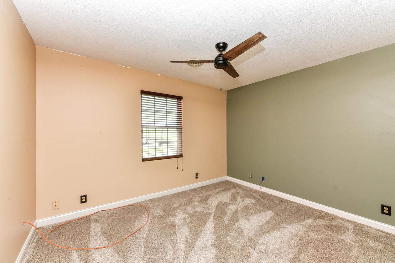 26 -Ac Horse Facility - Apartment, Lounge, etc - photo 24