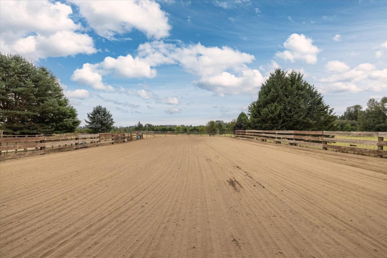 35 Stall Barn with Arena on 20 Acres - photo 12