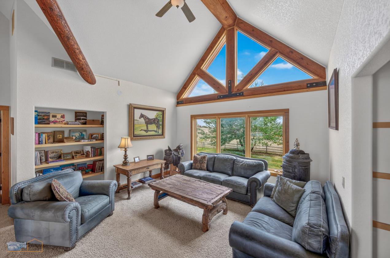 Log Home on 40 Acres! - photo 15