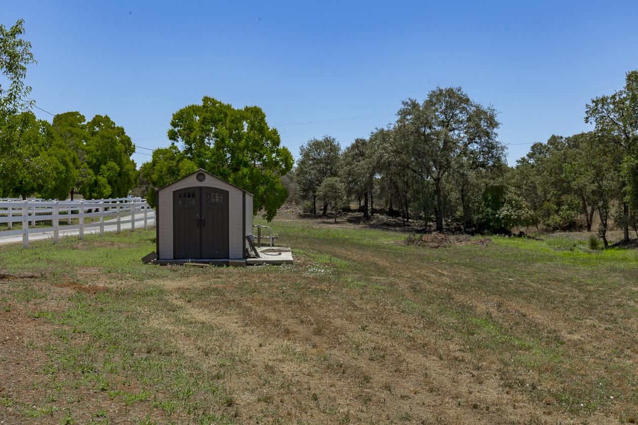 Historic 10-Acre custom Equestrian Estate & Vineyard - photo 5