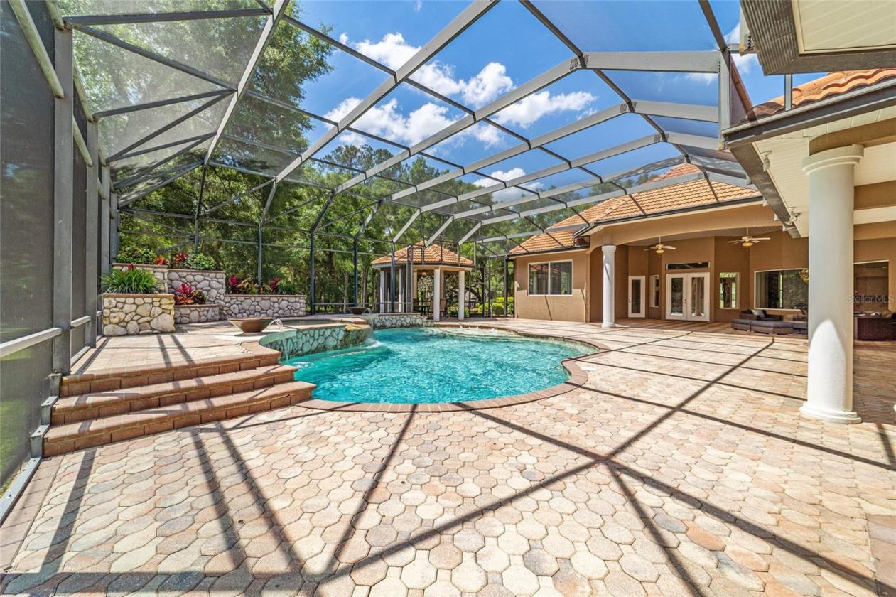 Modern Estate in Country Club Farms - photo 2