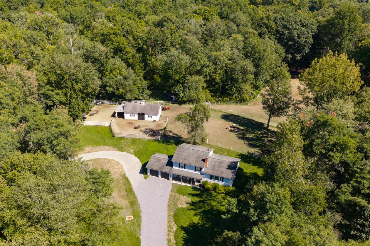 Impeccably kept horse property w/central location - photo 11