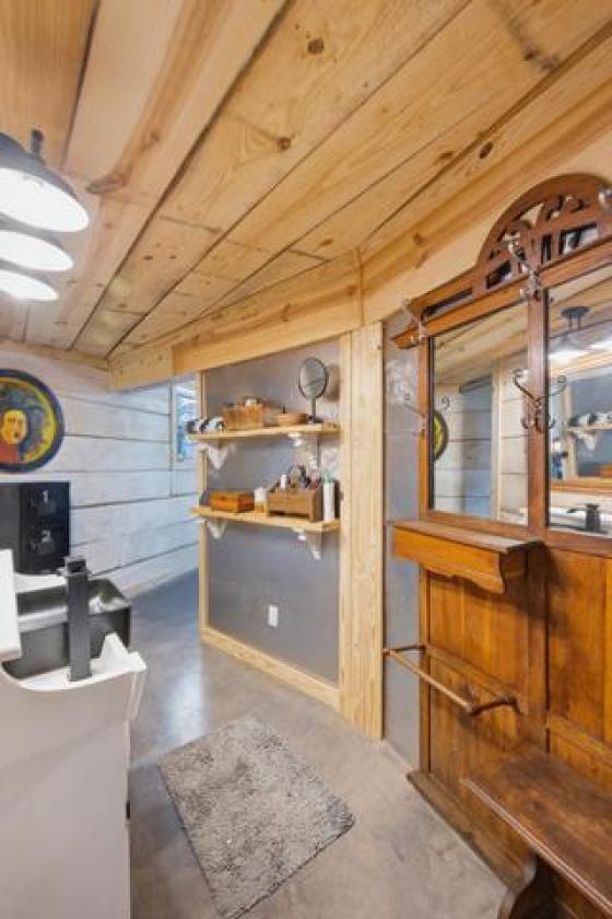 Unique Equestrian Property 9.48 Acres Near Trails - photo 12