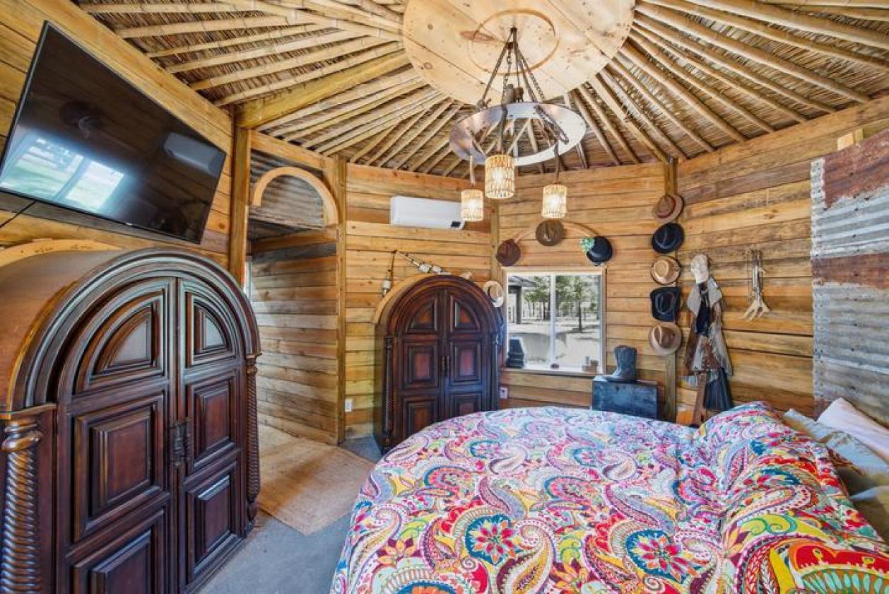 Unique Equestrian Property 9.48 Acres Near Trails - photo 9