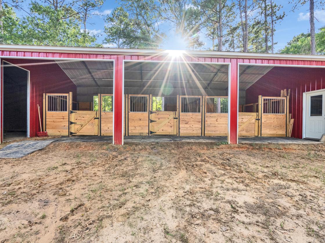 Turn-Key Equestrian Retreat on 8-Acres - photo 2