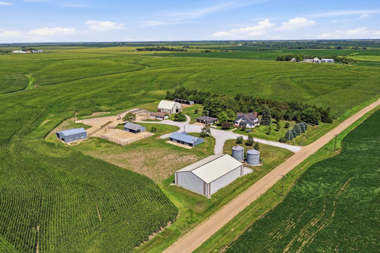 Meticulously Well Maintained Acreage! - photo 3