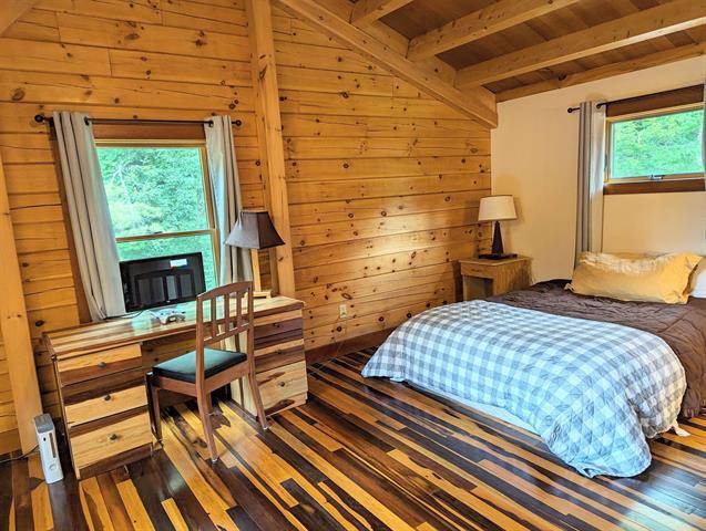 Beautifully crafted log cabin with lake frontage - photo 10