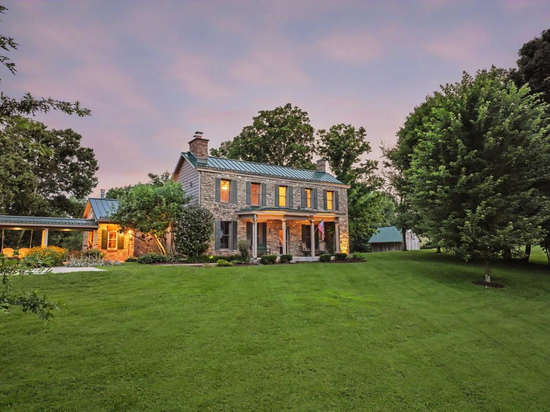 Country Estate on 16+ Acres with Pond! - photo 2