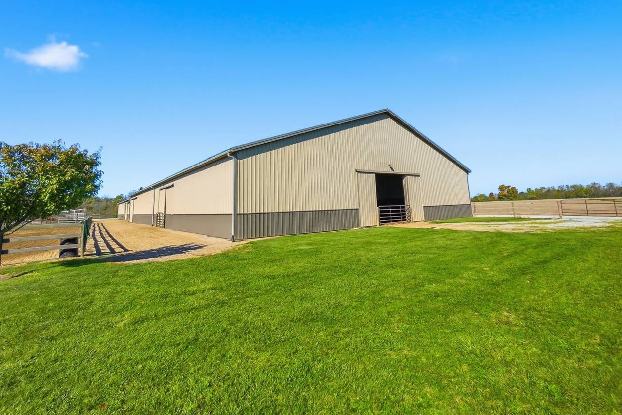 Professional Equestrian Facility on 17 acres - photo 16