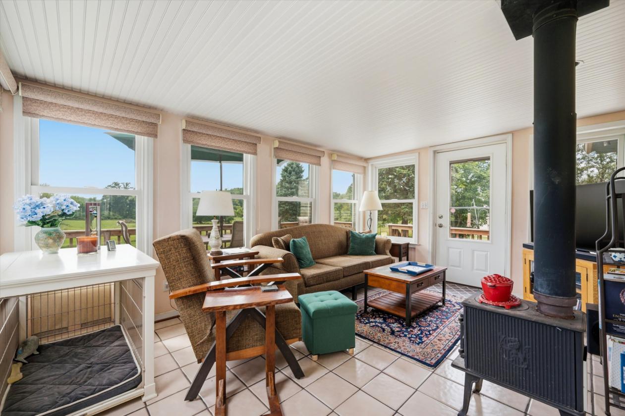 Beautiful farm w/ indoor 14 miles from Ann Arbor! - photo 15