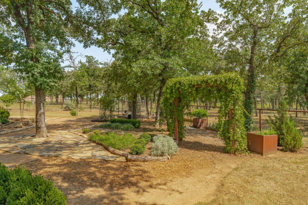 10 Acre, 3/2, Horse Property in Horsemans Ranch - photo 27
