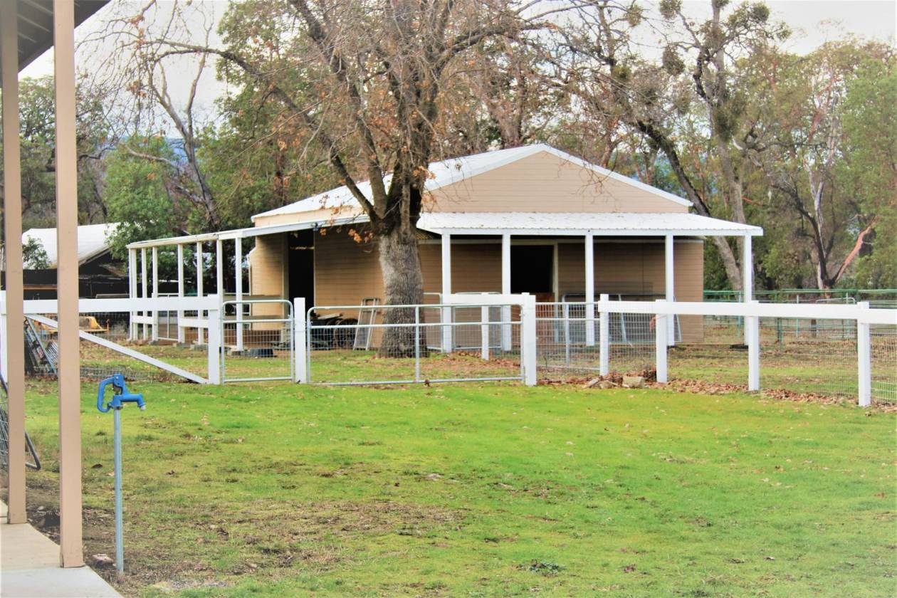 Southern Oregon Equestrian Estate Medford, Jackson County, Oregon