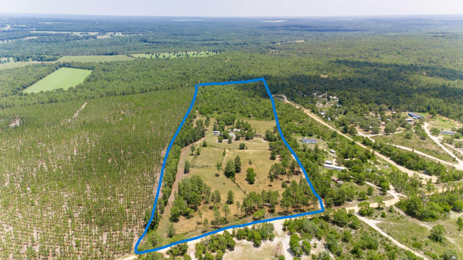 21.65 flat acres with large home and paddocks - photo 1