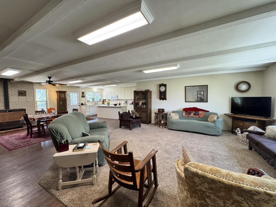 RARE OPPORTUNITY FOR PRIVACY, SPACE & CONVENIENCE - photo 4