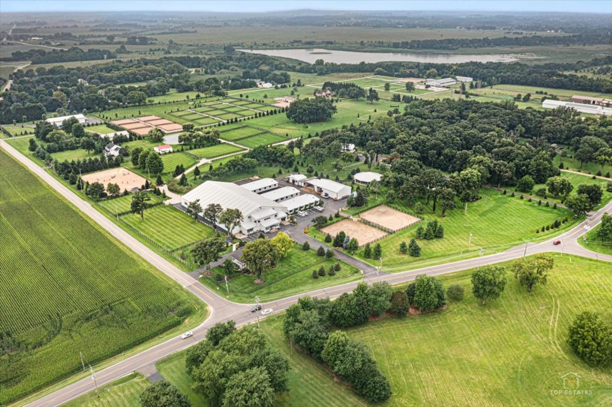 Truly exceptional world-class equestrian facility - photo 29