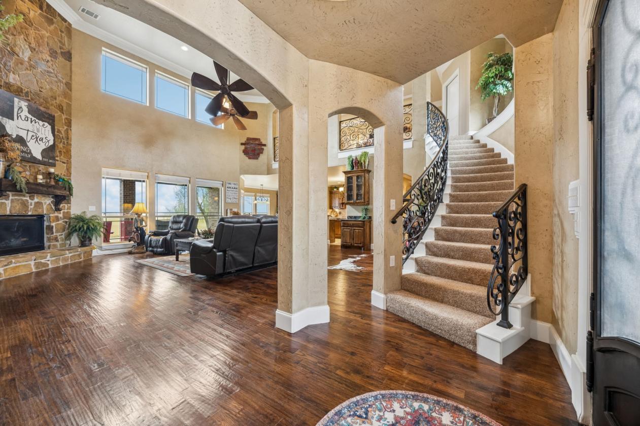 CUSTOM COUNTRY RETREAT ON 25 ACRES - photo 19