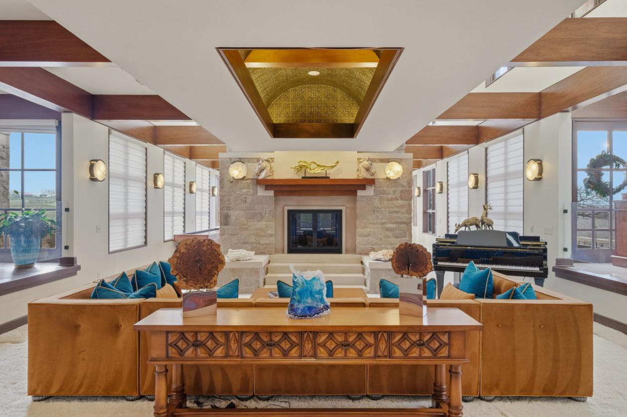 Stunning Equestrian Home! - photo 8