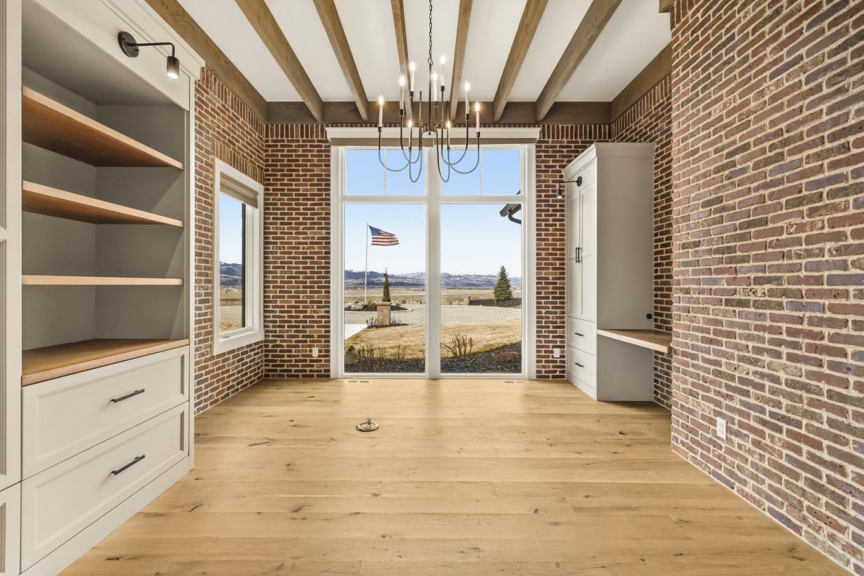 Newly built equestrian retreat with home & arena - photo 18
