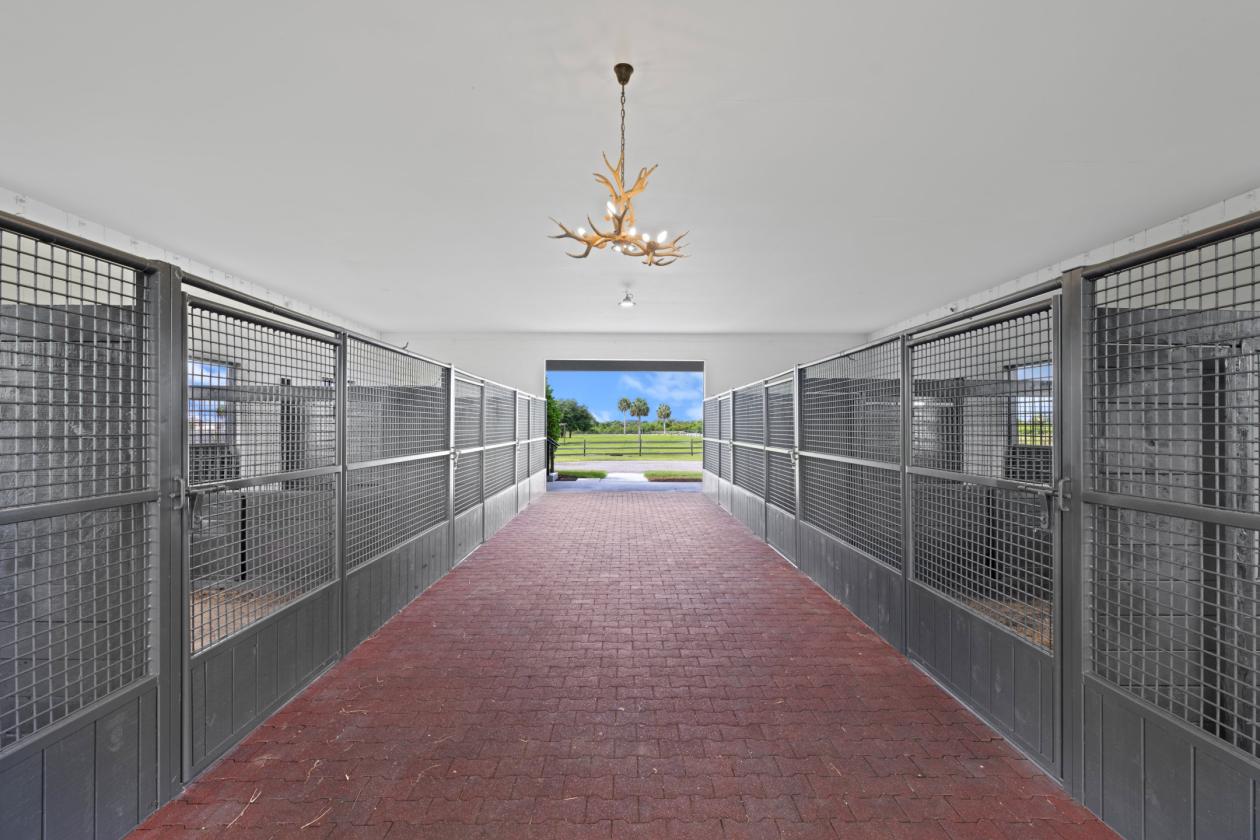 8 STALLS  •  8+ ACRES • ARENA • TURNKEY HOME - photo 11