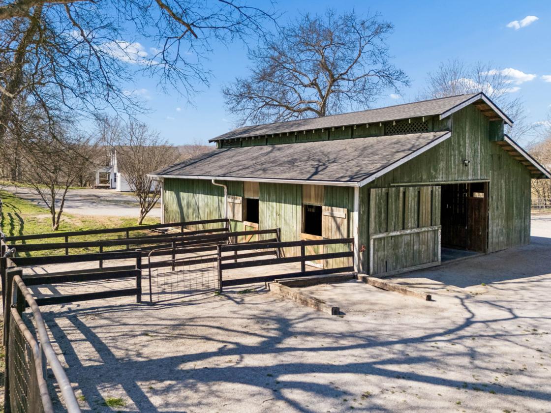 Equestrian Sanctuary with Arena on 5 acres - photo 8