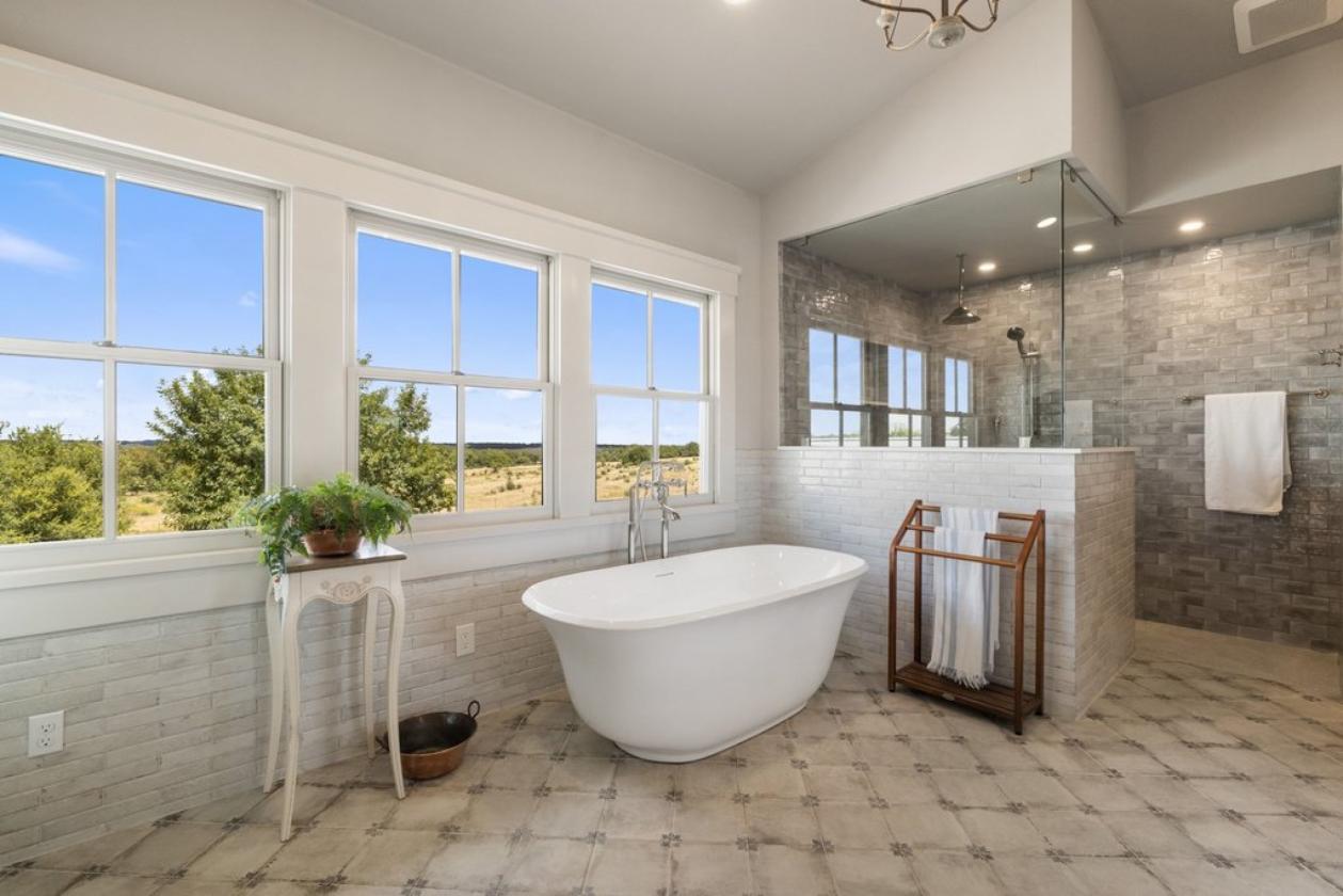 Hilltop Retreat - Modern Craftsman Architecture - photo 17