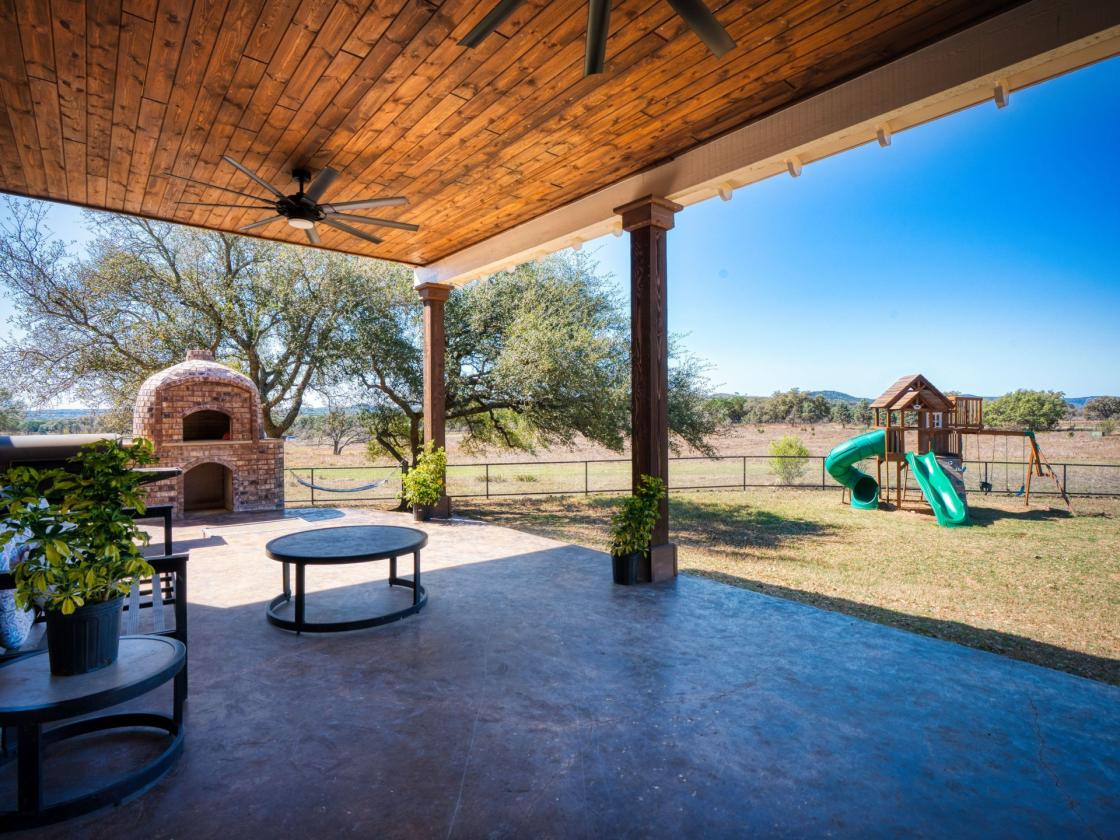 Hill Country Showcase Home Plus Horse Barn - photo 20