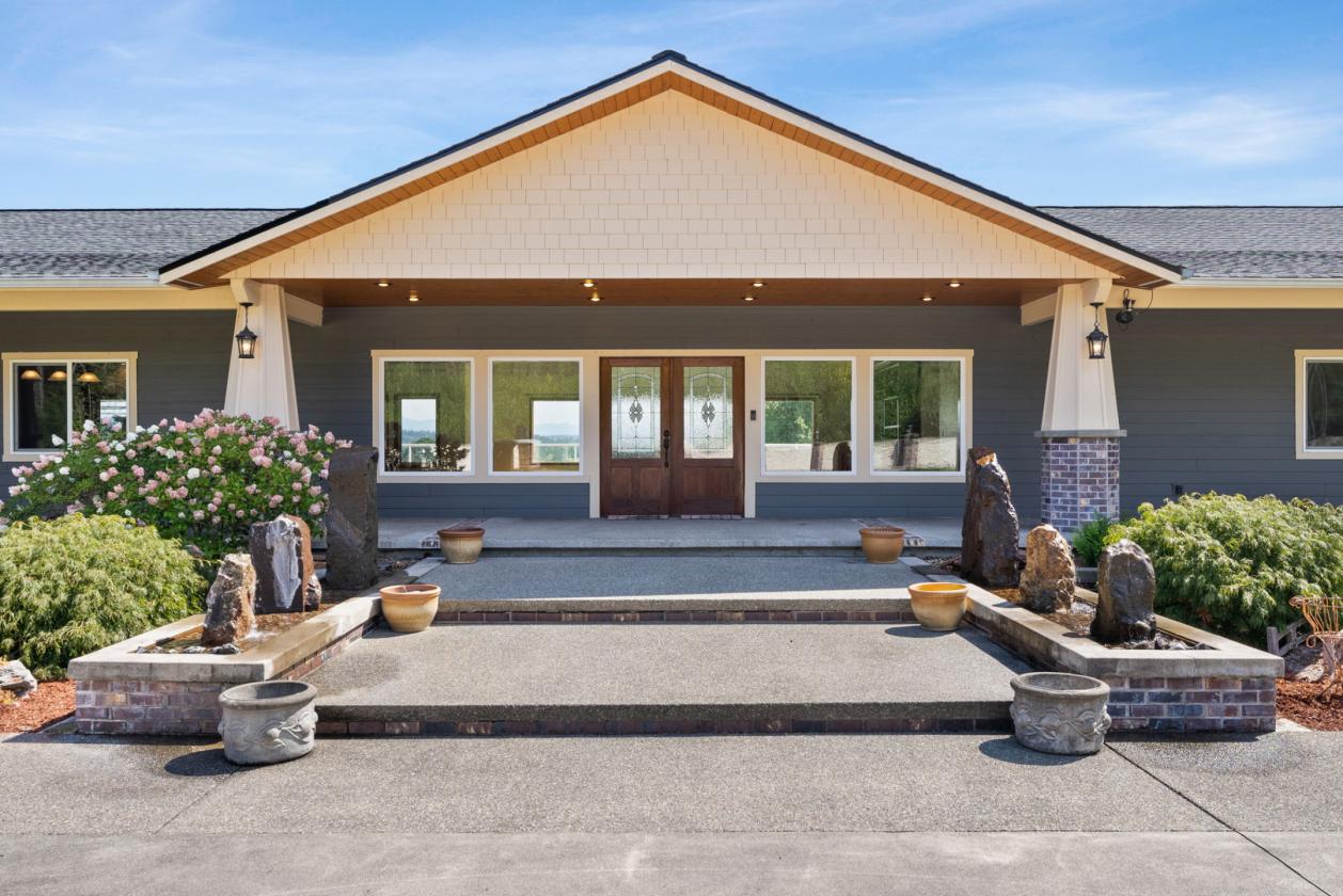 9.7-Acre Country Estate with Pasture & Shops - photo 2