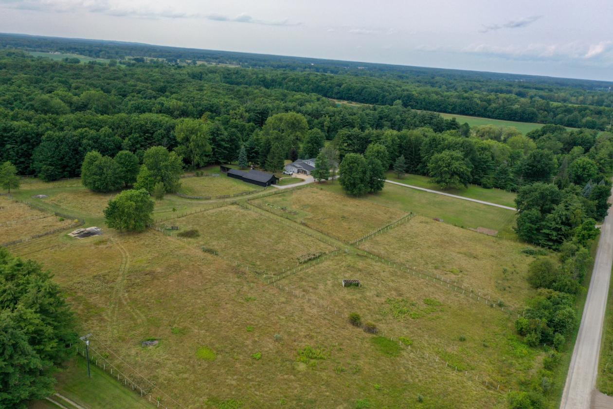 Gorgeous equestrian estate on 34.5 acres - photo 21