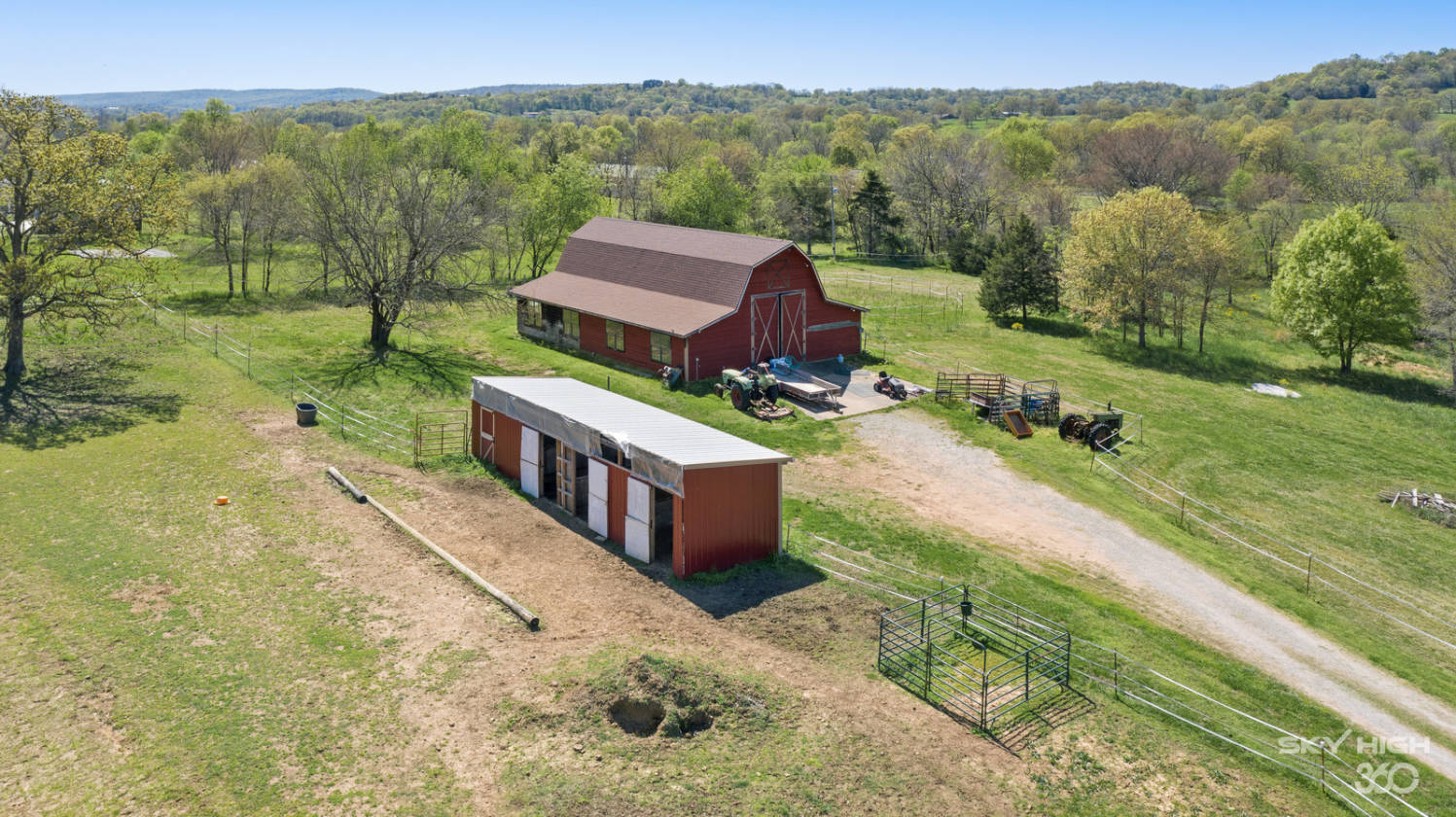Great horse property just 15 minutes from Fayetteville, AR with