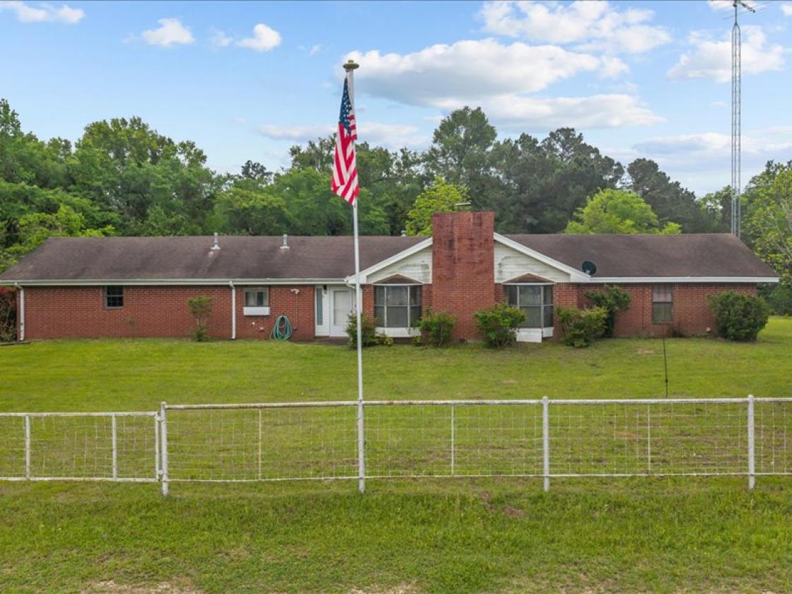 Horse property with breathtaking views - photo 3