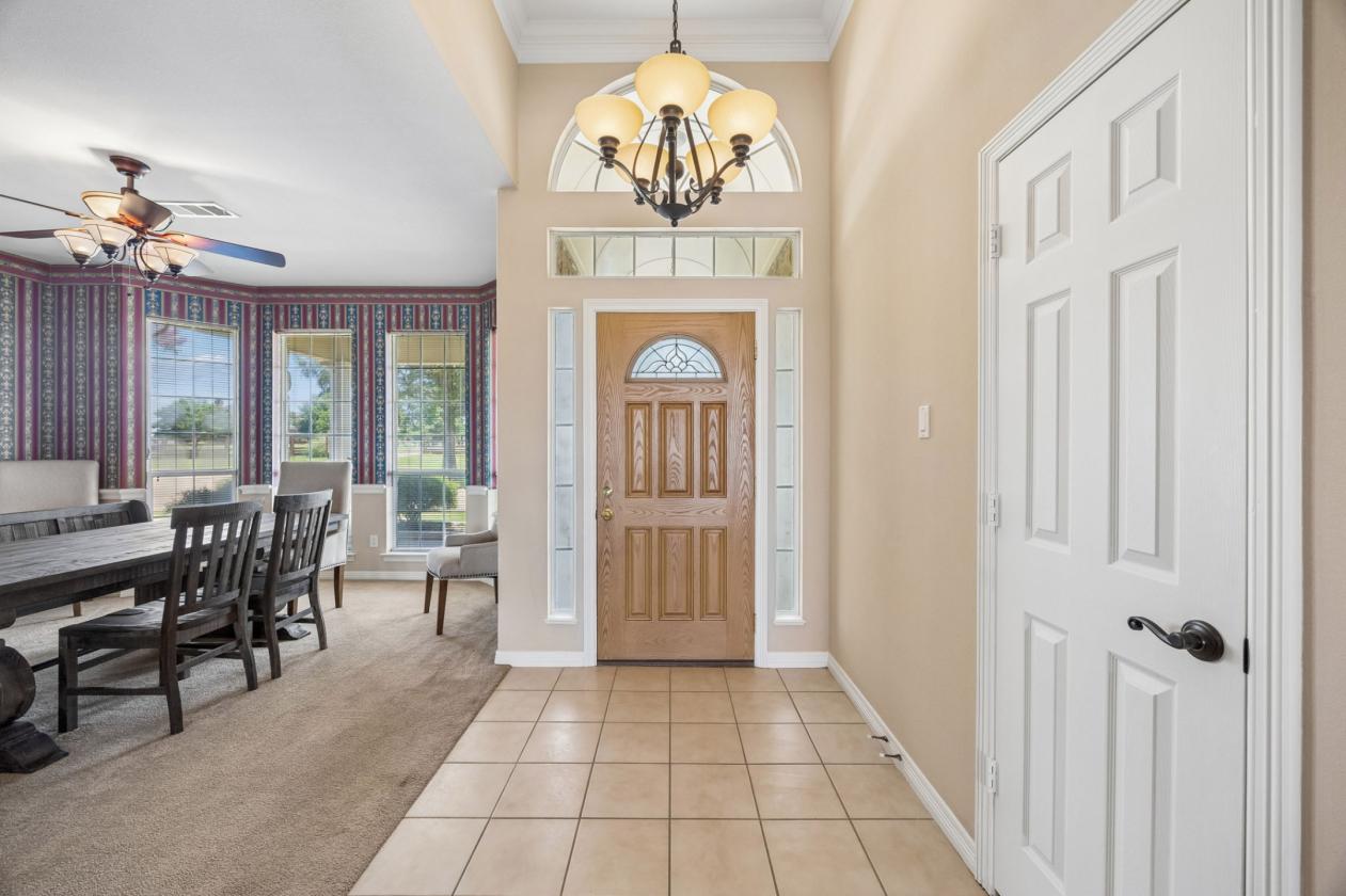 LUXURY MEETS COUNTRY LIFE ON 7.5 PICTURESQUE ACRES - photo 9