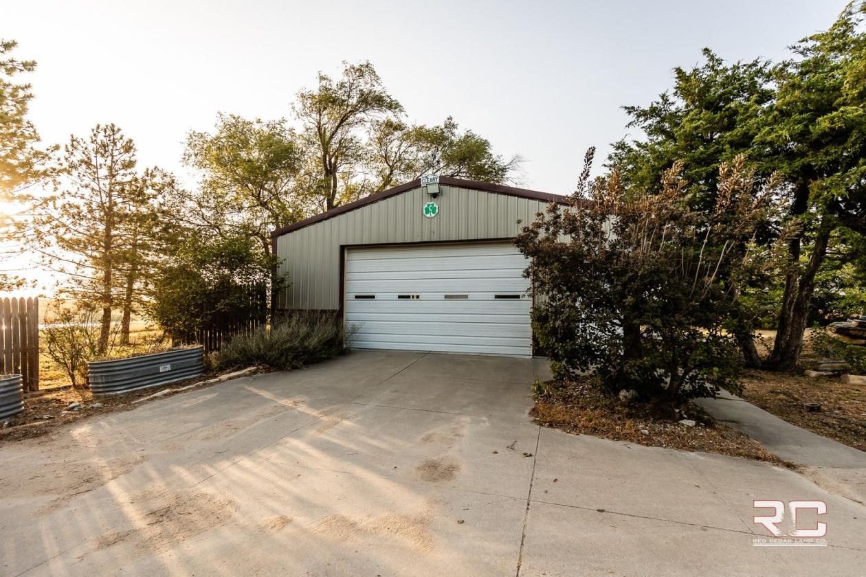 Country Home on 25 acres in Russell County, KS - photo 14