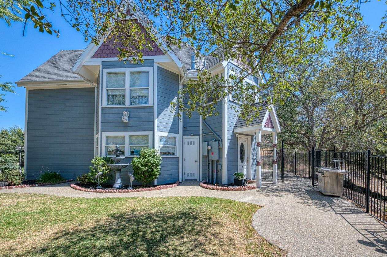 Rare Clovis Horse Property with Victorian Home - photo 19