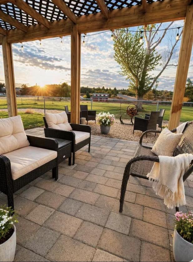 Luxury Airbnb Horse Property with Pool - photo 2