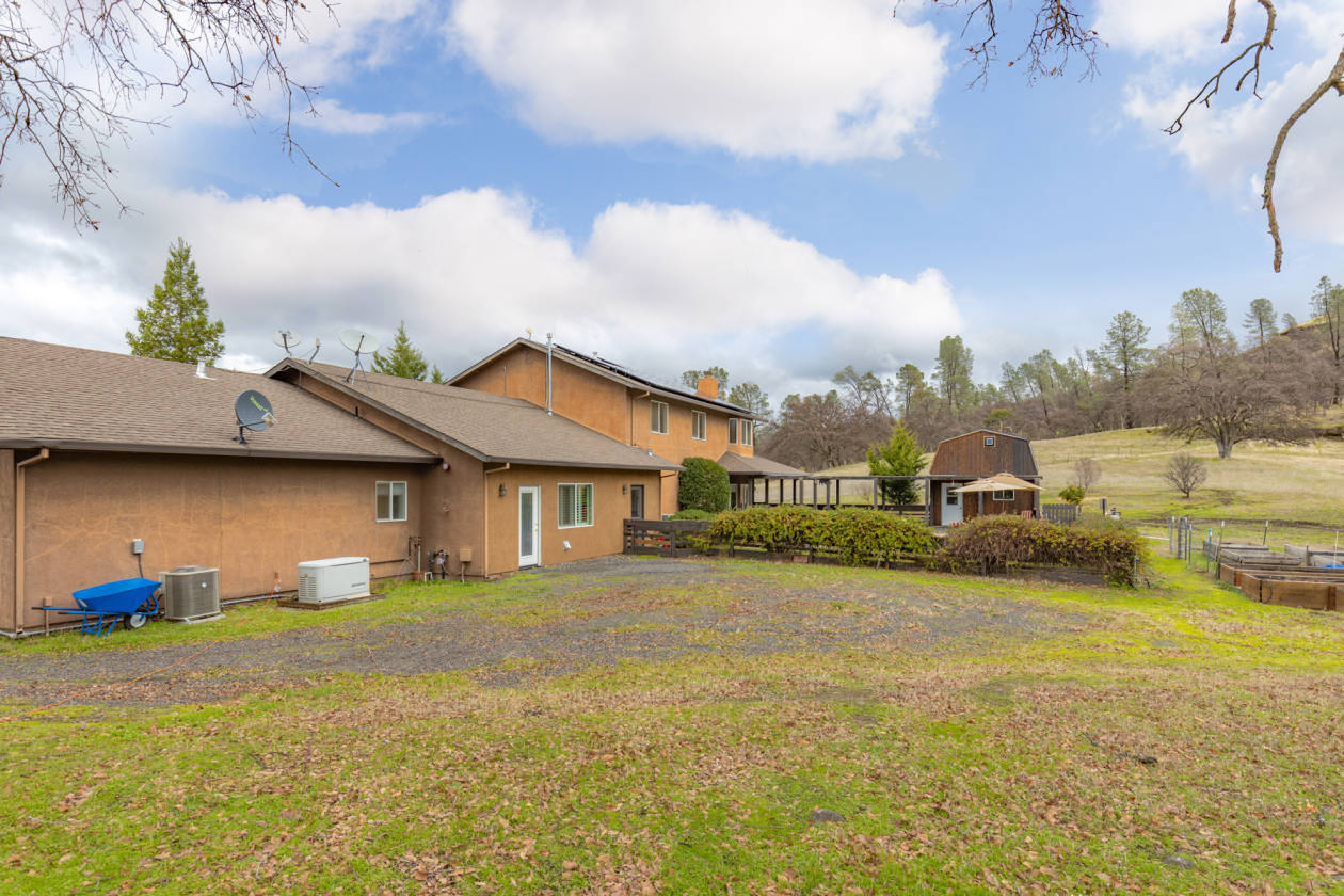 Butte Valley, CA Horse Property for sale! 5 Stalls.... Oroville