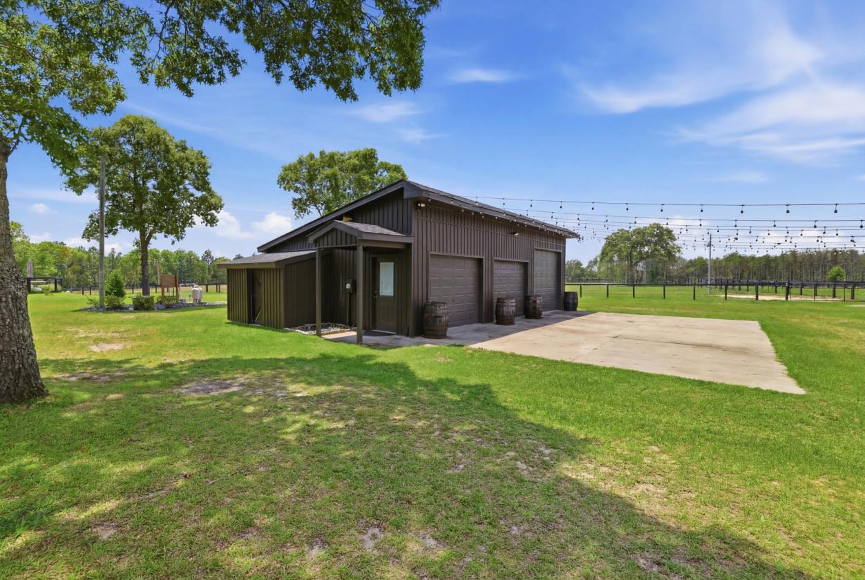 Thoughtfully Designed Luxury Equestrian Estate - photo 25