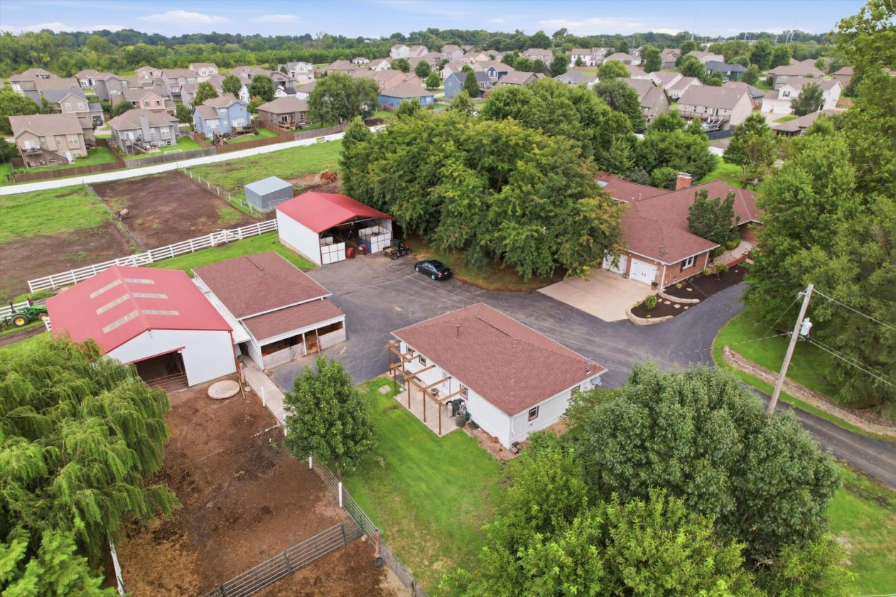 Premier Equestrian Estate on Nearly 20 Acres - photo 6