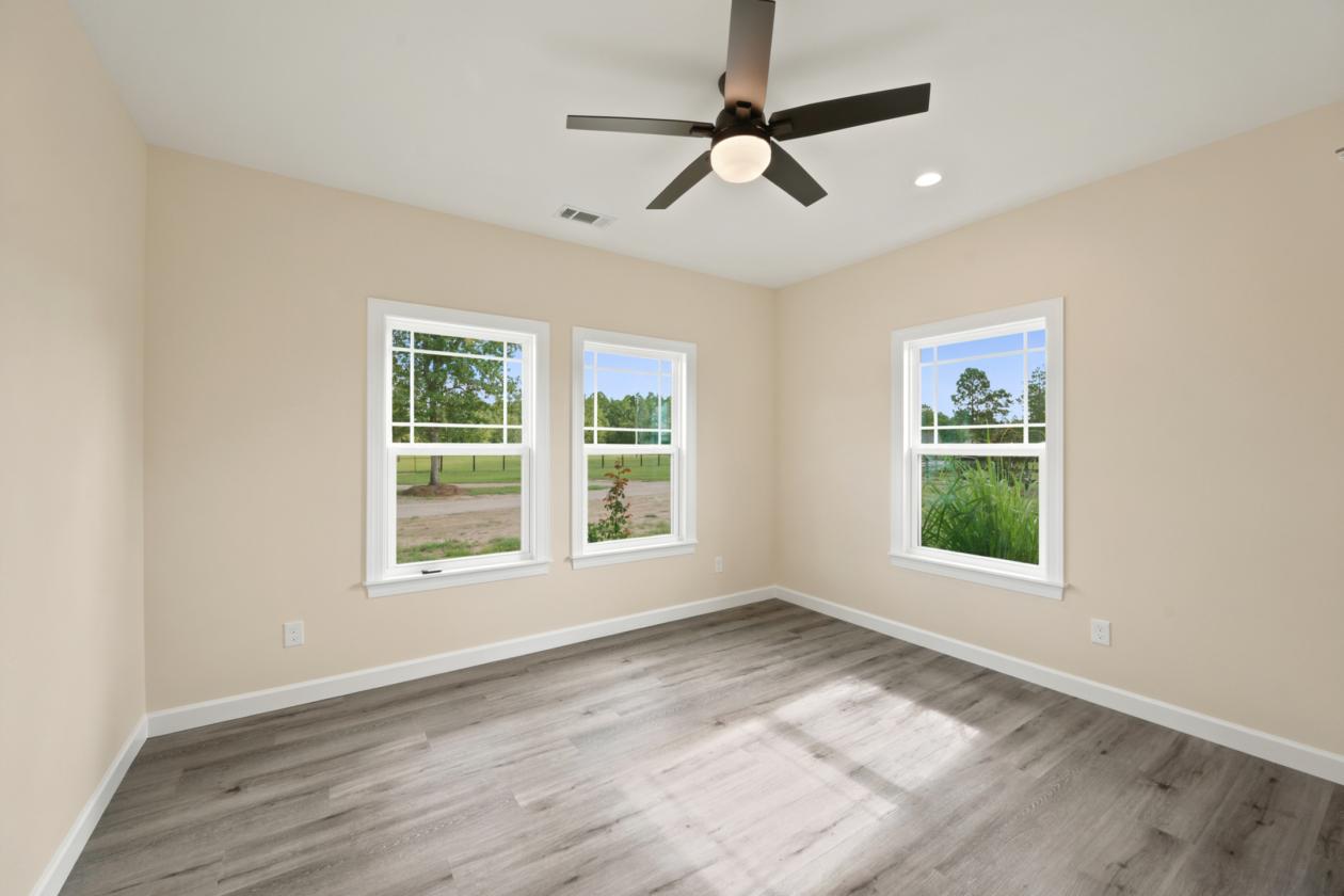 New Move-In Ready Equestrian Home on 8.72 Acres - photo 17