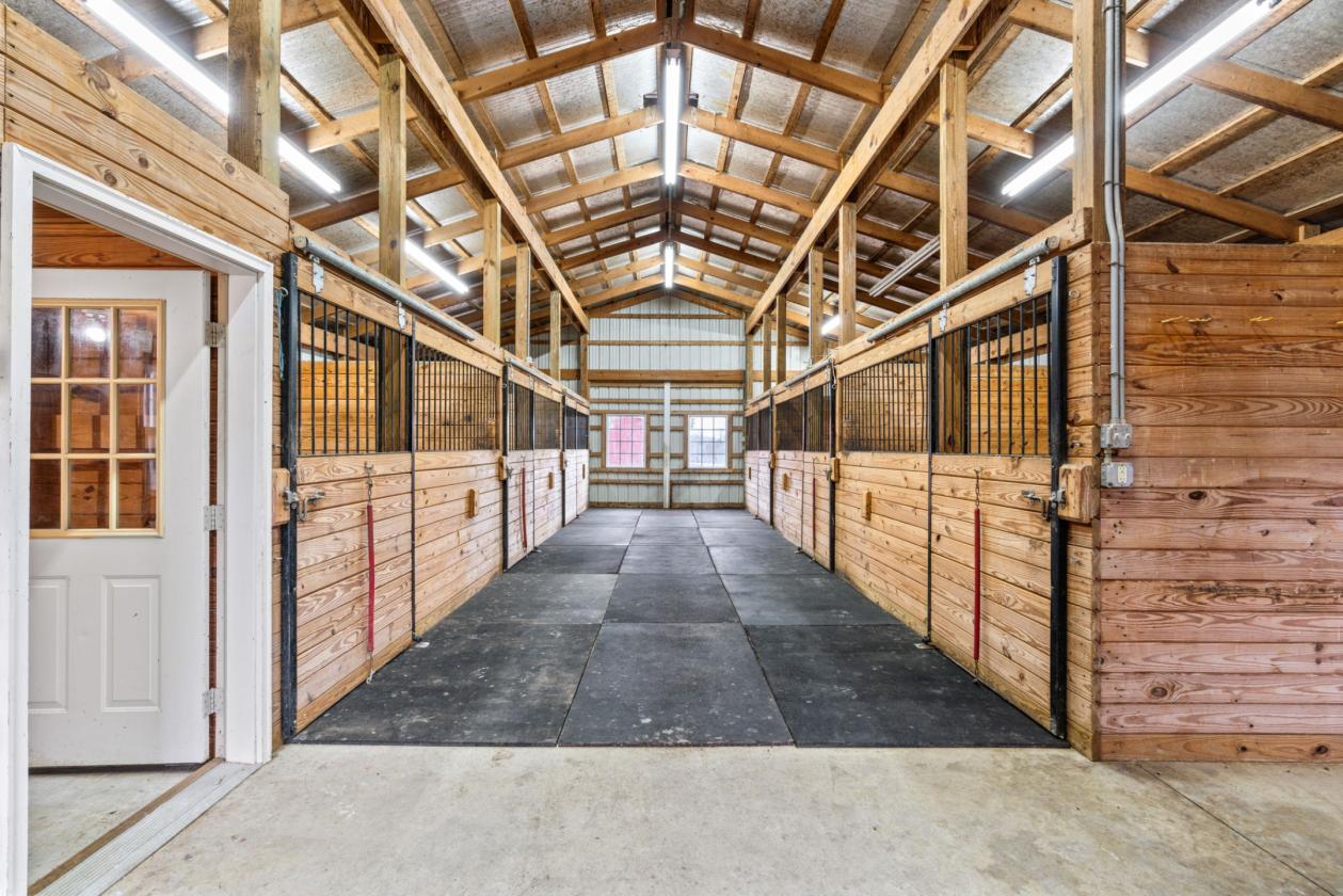 94 ACRES - 2 POLE BARNS - LUXURY ESTATE - photo 21