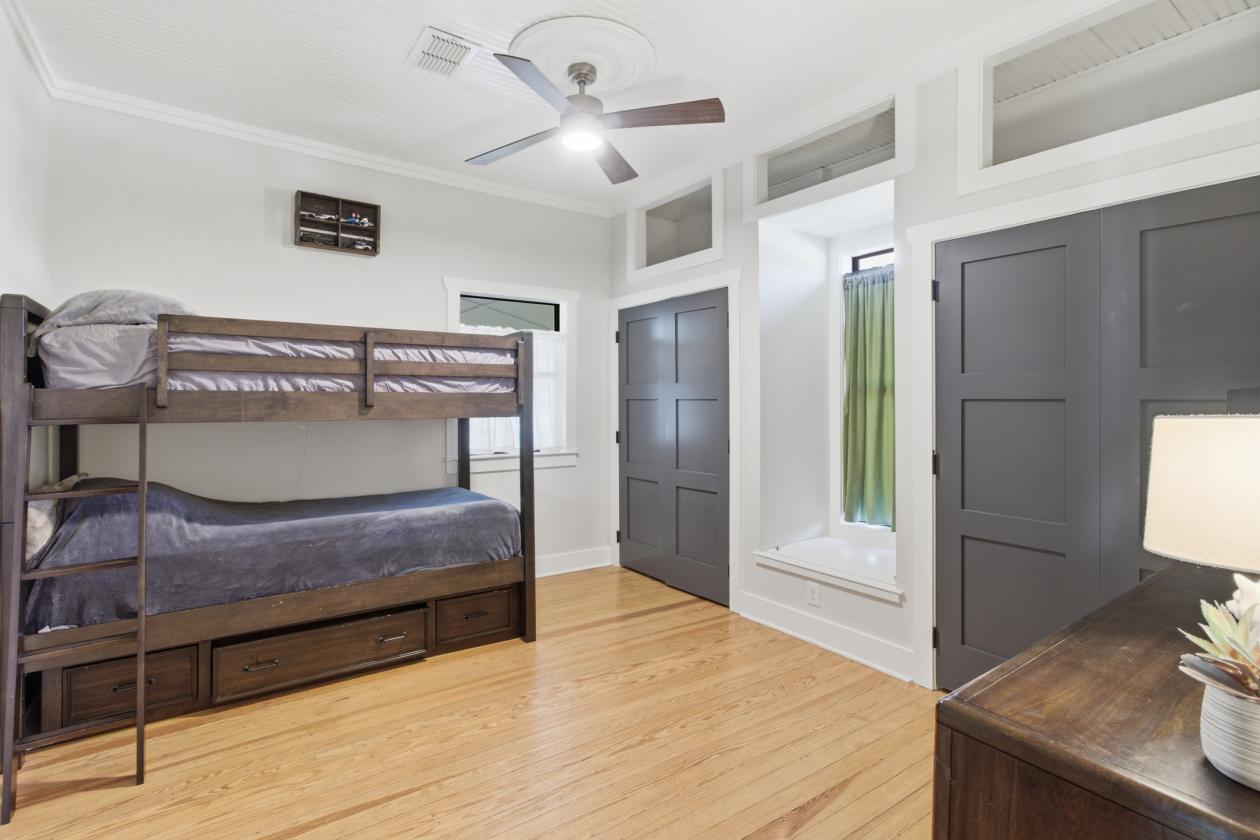 Luxury Hill Country Farmhouse | 10 Acres - photo 18