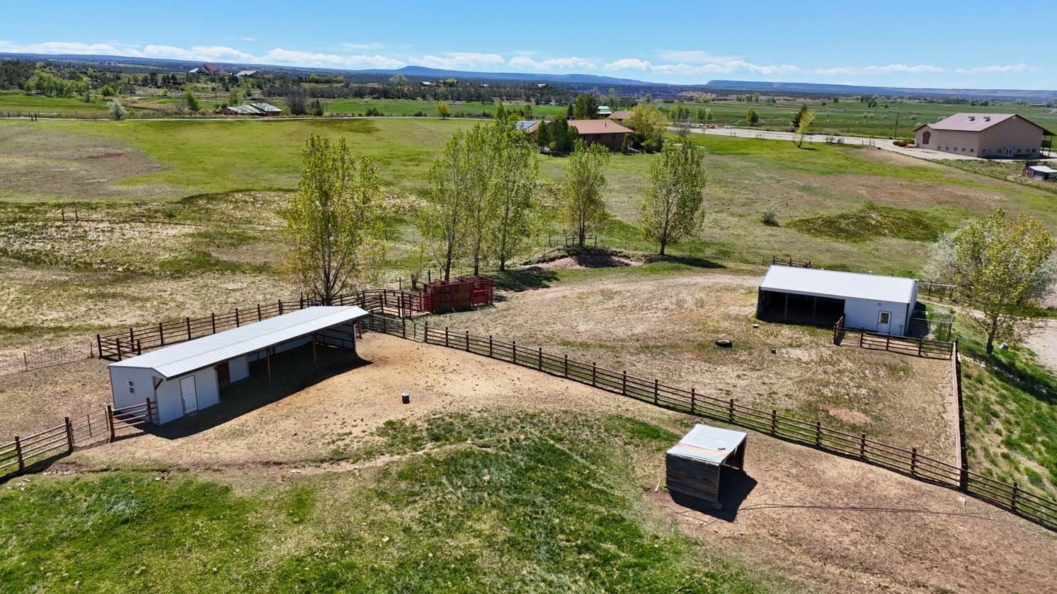 Beautiful Horse Property on 5.37 Acres - photo 4