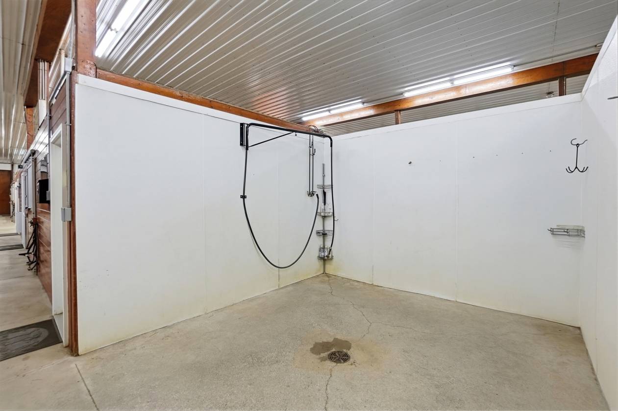 Professional Equestrian Facility on 17 acres - photo 12