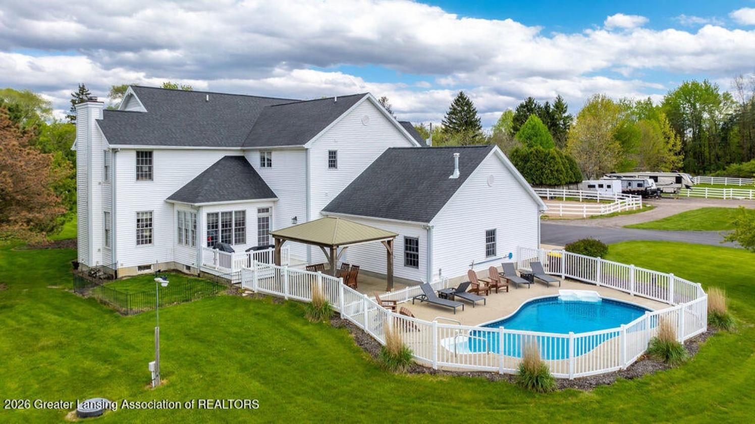 Modern Equestrian w/Indoor & Outdoor Riding Arenas - photo 23