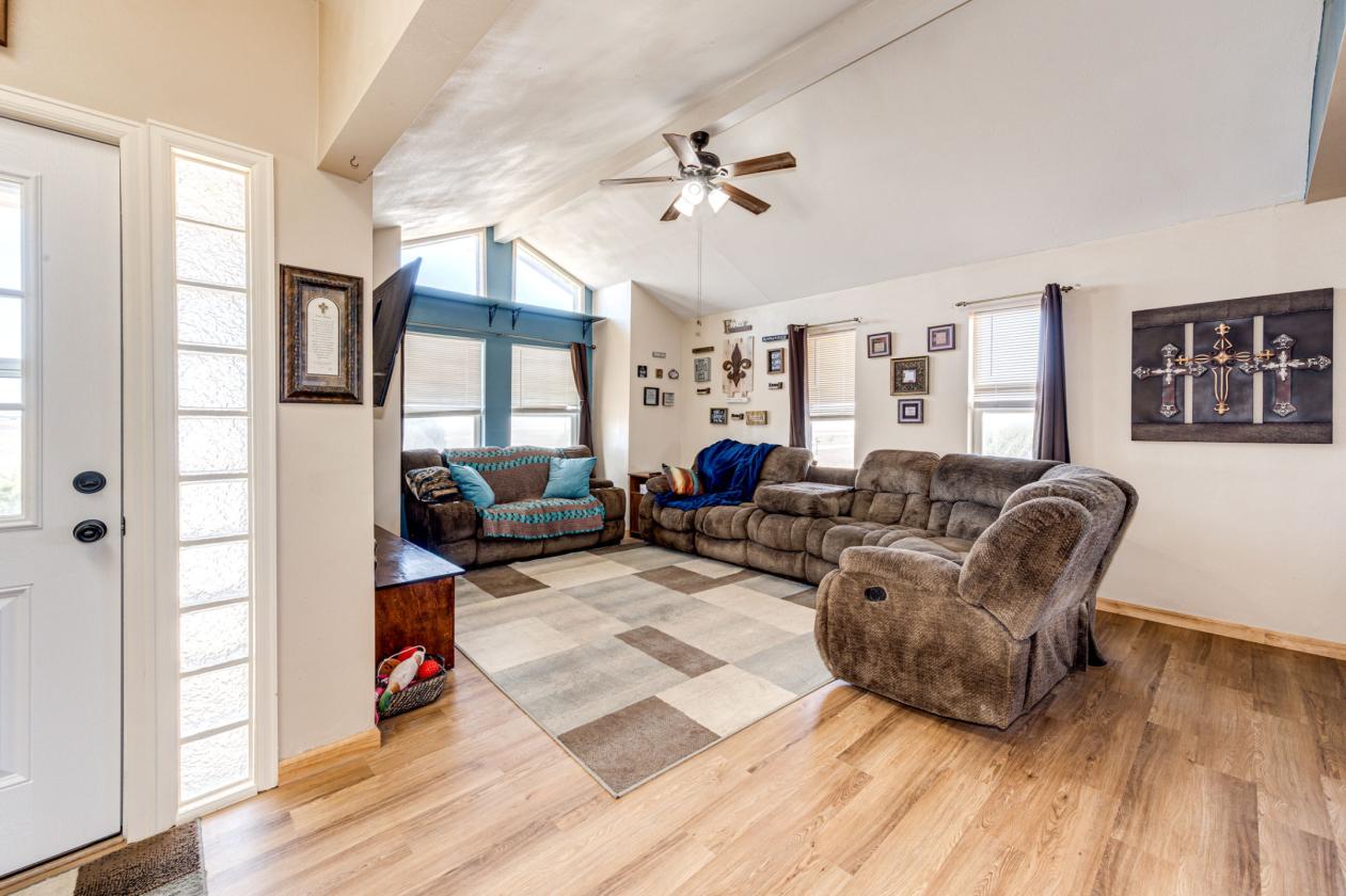 Horse Property & Multi-Generational living! - photo 18