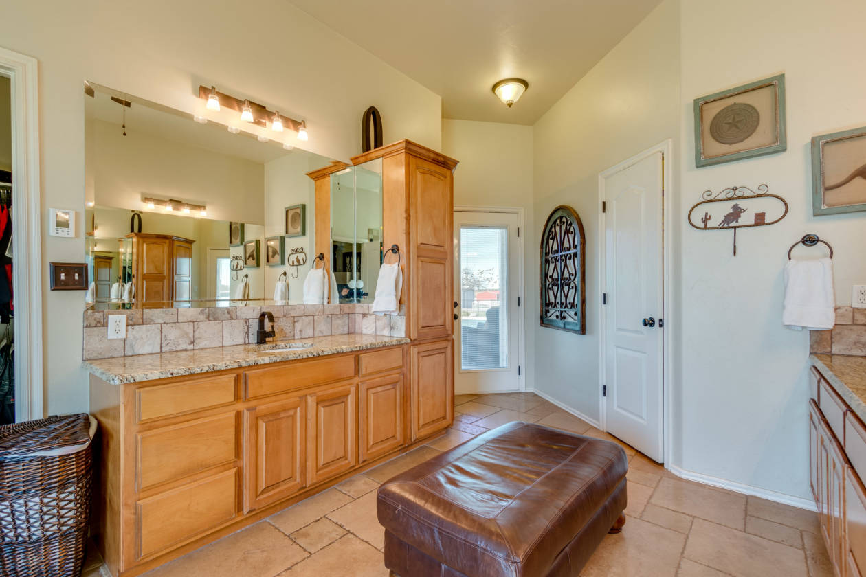 Horse property for Sale with Views. McAlester, Pittsburg