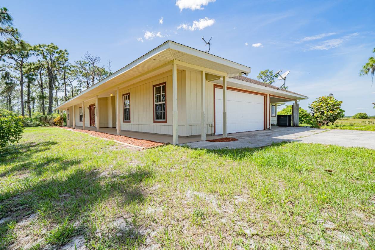 PUNTA GORDA PARADISE 5.01 ACRES IN EQUESTRIAN/RANCH COMMUNITY OF