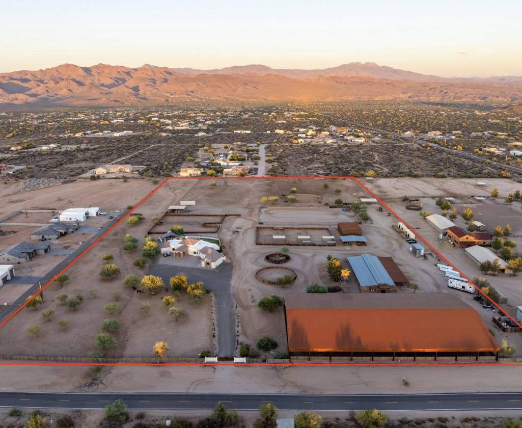 Horse Property for sale.