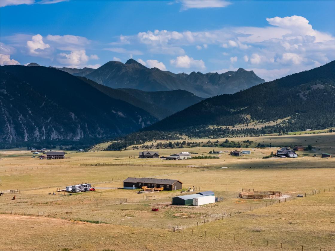 Turnkey Horse Property with Mountain Views & Barn - photo 1
